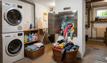 Zsyp na pranie w domu jednorodzinnym – luksusowa fanaberia czy nowoczesny standard?